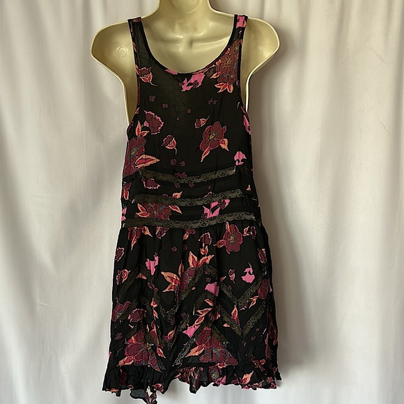 Intimately Free People Boho Black Floral Lace Mini Dress **Size SP** 🌺🌺 - Picture 2 of 6